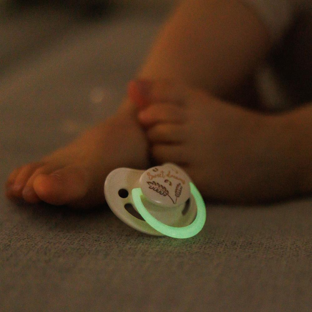 BabyOno Anatomska slikonska duda GLOW 18 mj+, 2 kom