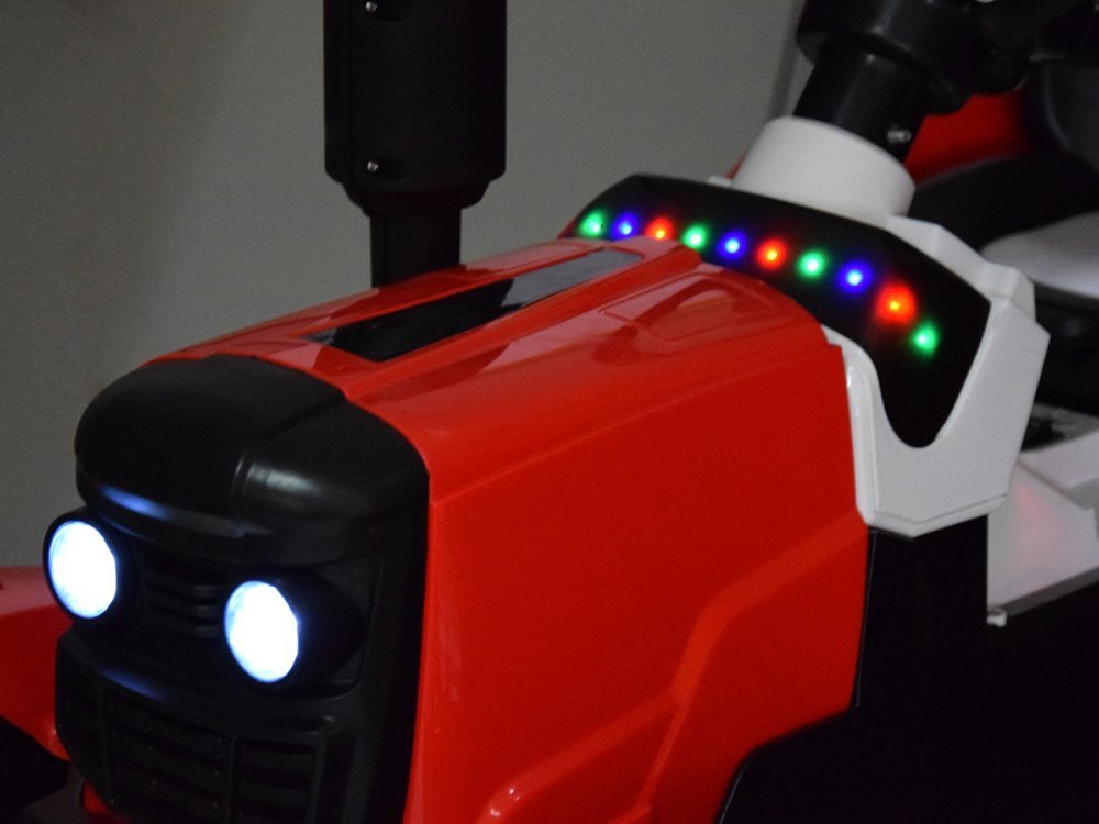 Zeleni traktor s prikolicom AKU
