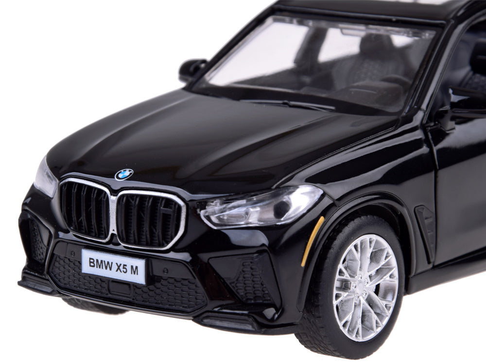 Metalni BMW X5M s efektima