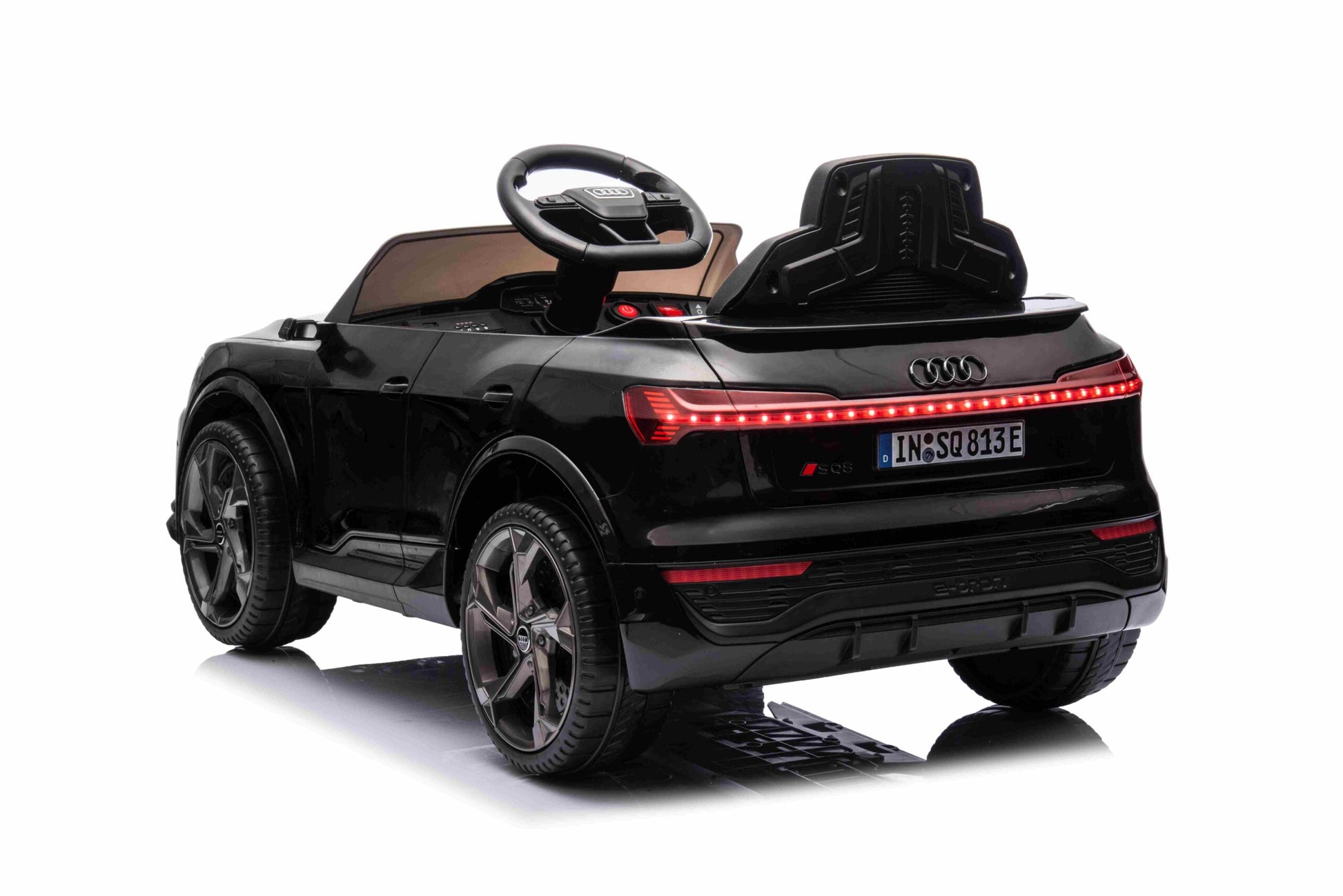 Licencirani auto na akumulator Audi SQ8 - crni