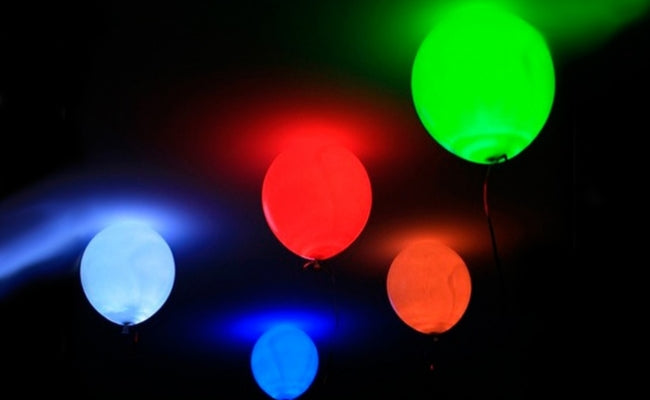 20 komada svjetlećih LED balona u različitim bojama