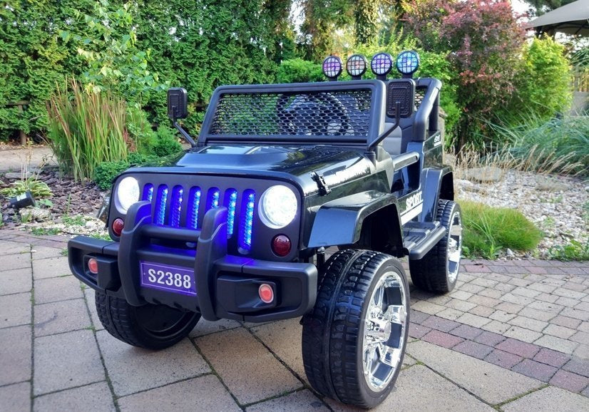 Auto na akumulator S2388 Jeep 4x4 - crni