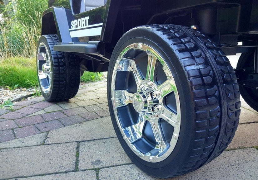Auto na akumulator S2388 Jeep 4x4 - crni