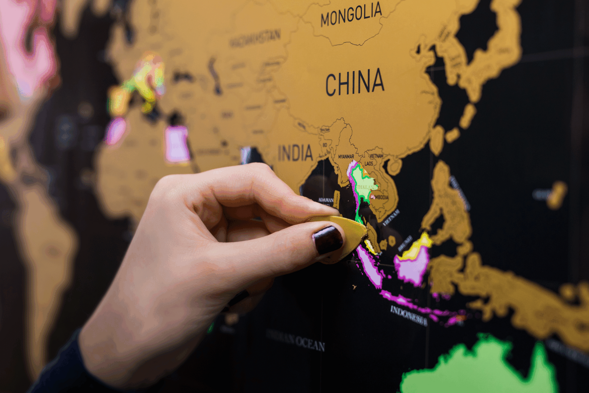 6848f24326e70829cfc6ee88_scratch-it-map-black-6-scaled_1761307468199.gif