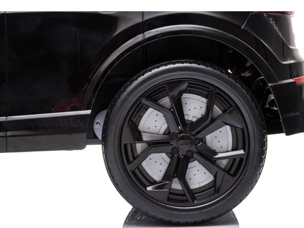 Licencirani auto na akumulator Audi RS Q8 - crni