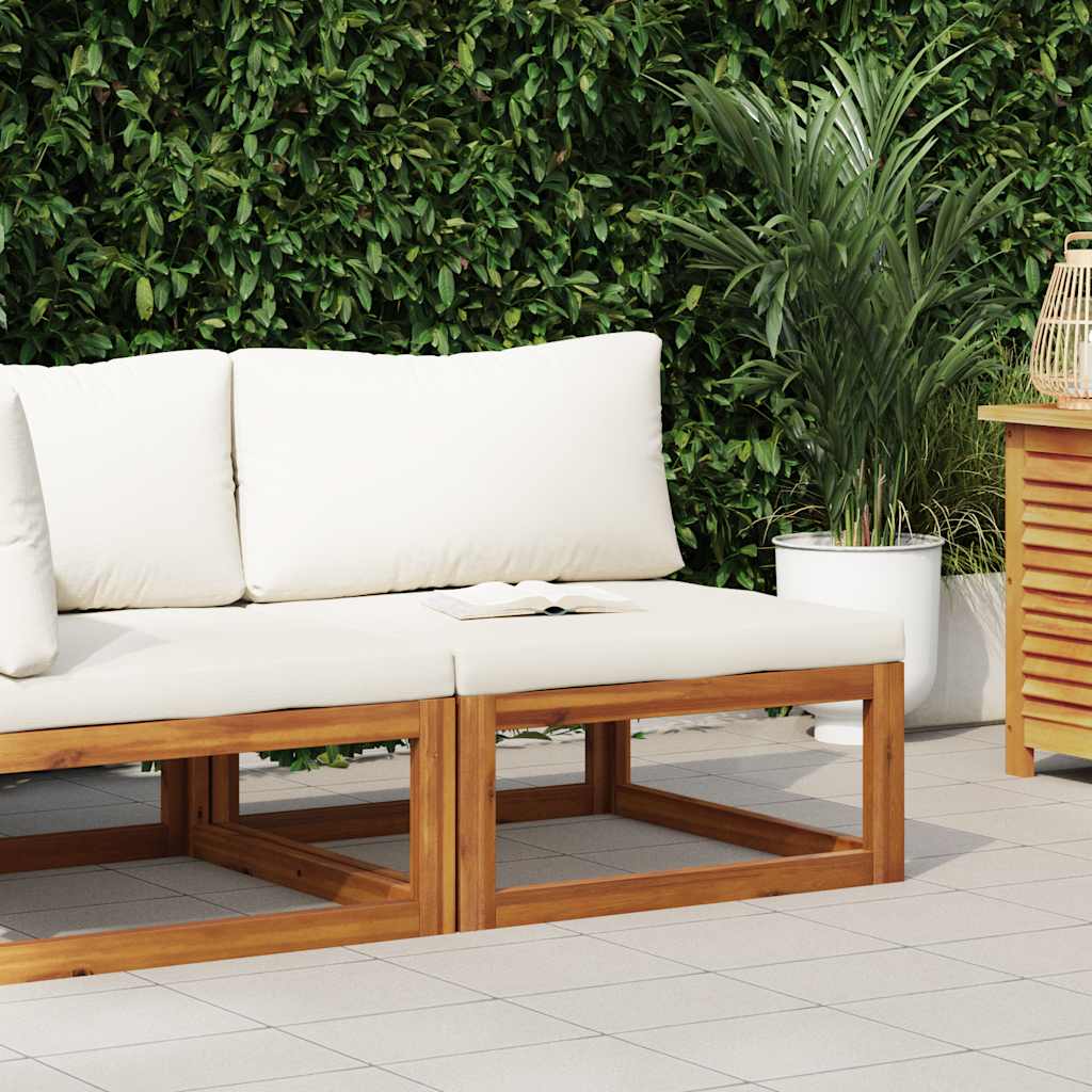 Modularna srednja sofa i krem bijeli jastuci bagremovo drvo