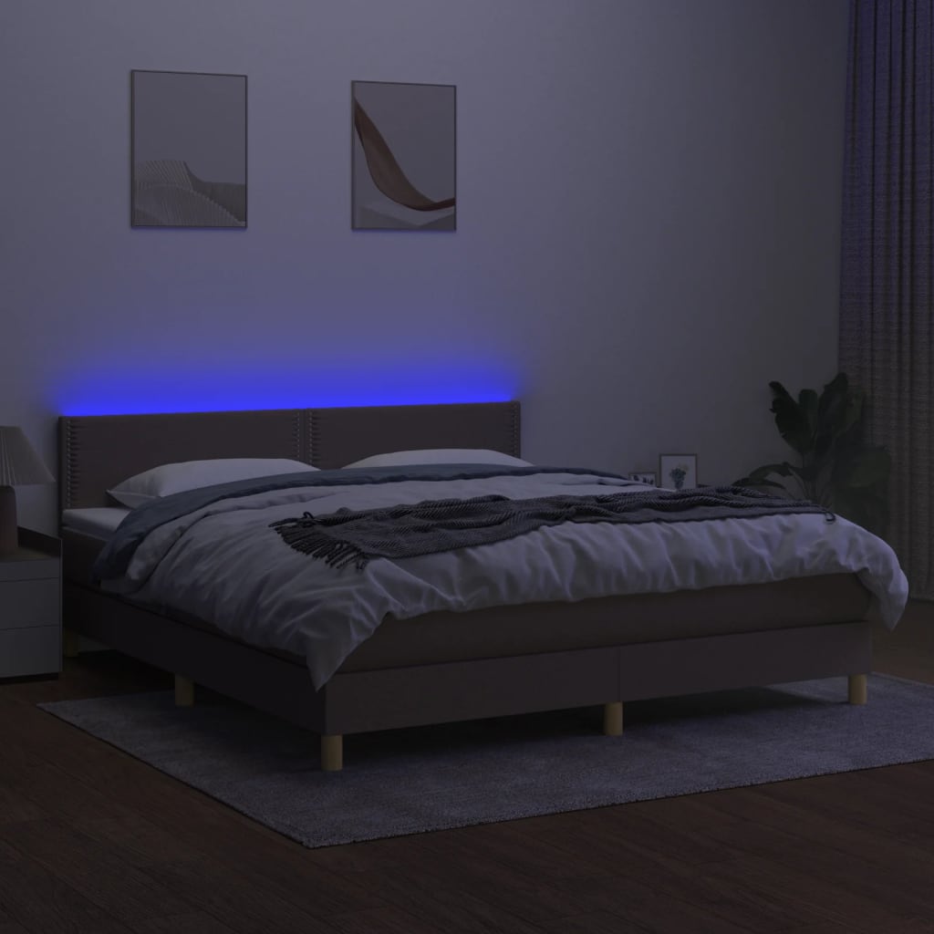 Krevet box spring s madracem LED smeđesivi 180x200 cm tkanina