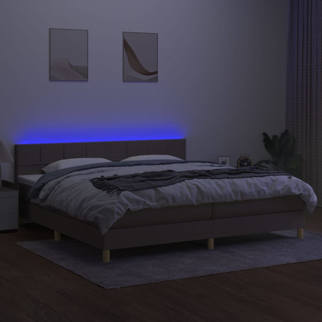 Krevet box spring s madracem LED smeđesivi 200x200 cm tkanina