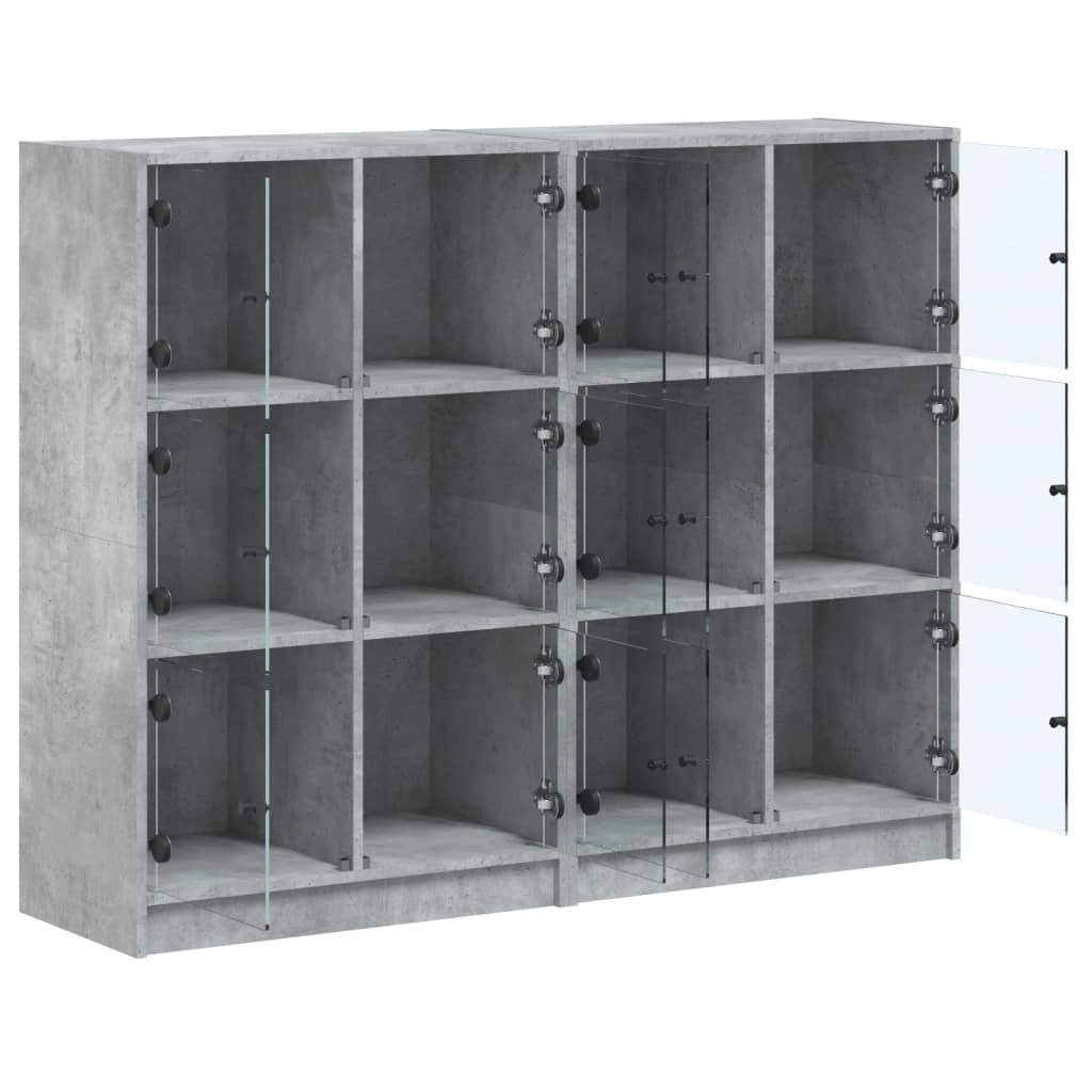 Regal za knjige s vratima boja betona 136 x 37 x 109 cm drveni