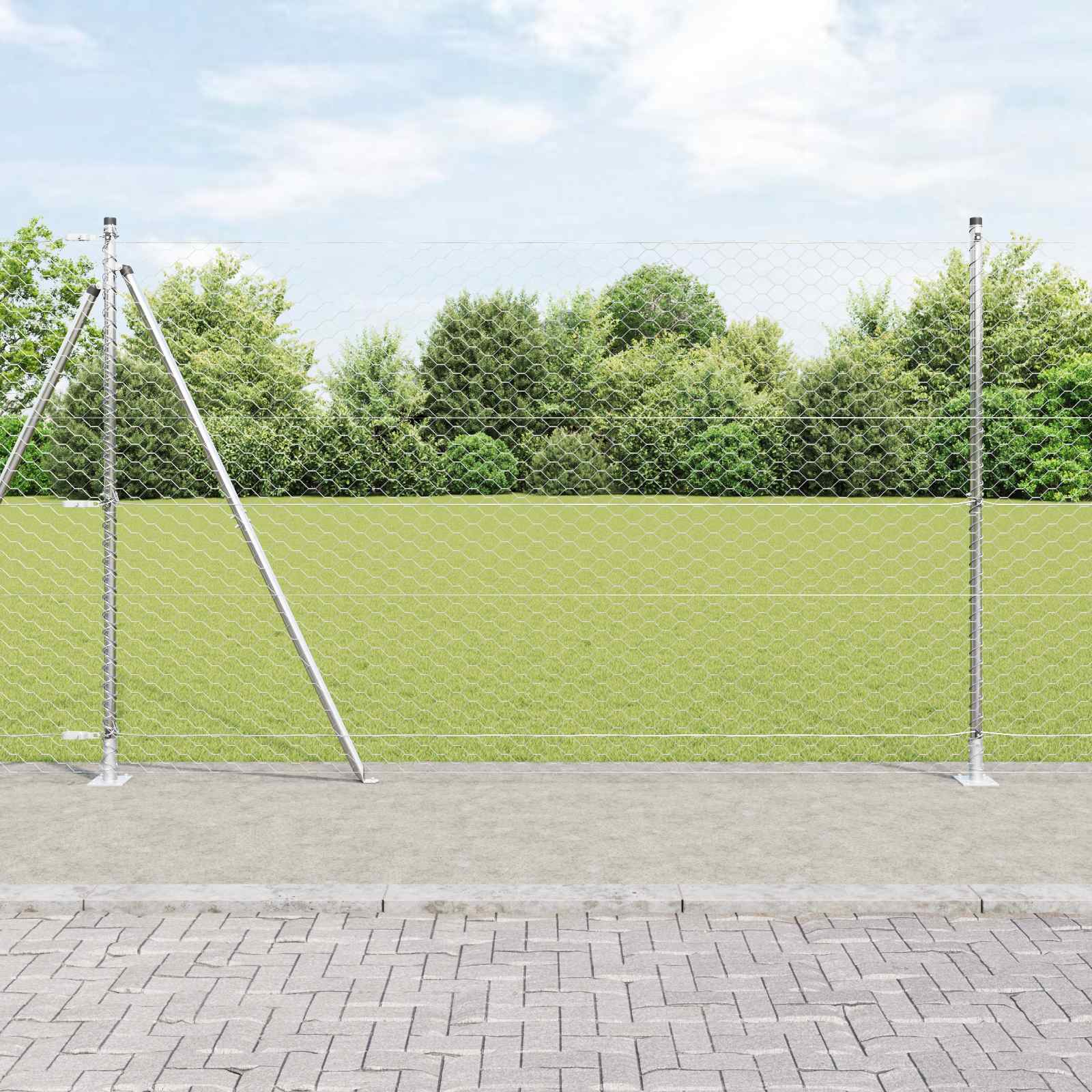 Heksagonalna ograda s betonskom osnovom 10 x 1,5 m Srebrna
