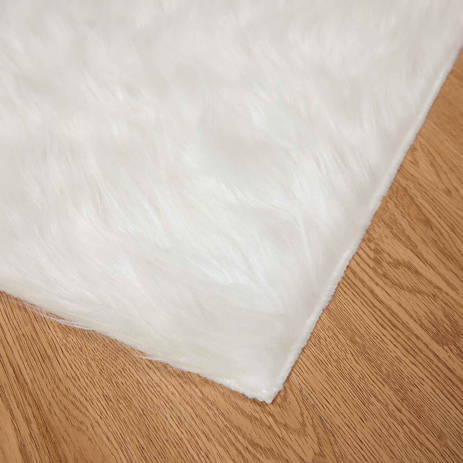 Tepih od umjetne ovčje kože TAFALLA Bijela 120 x 170 cm