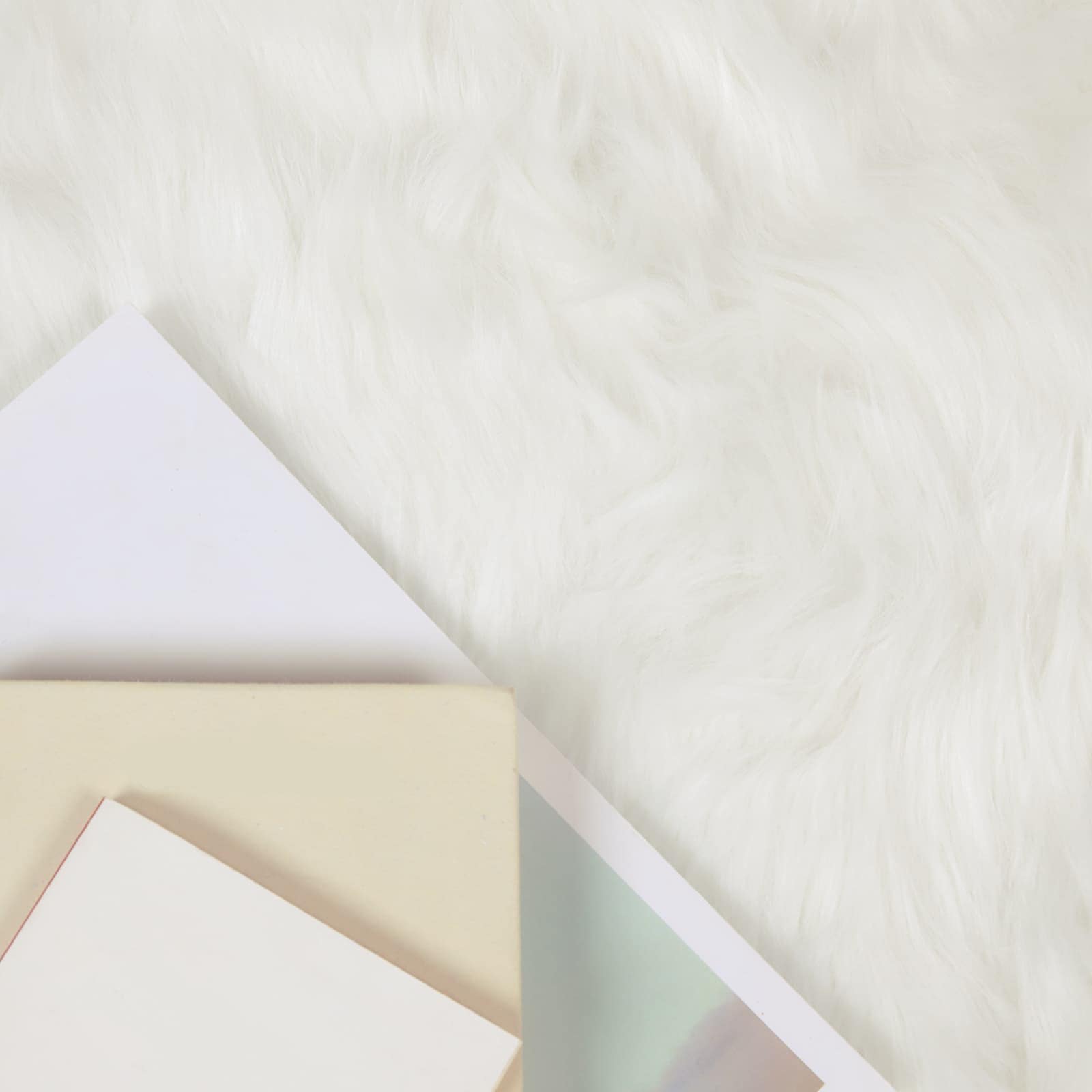 Tepih od umjetne ovčje kože TAFALLA Bijela 140 x 200 cm