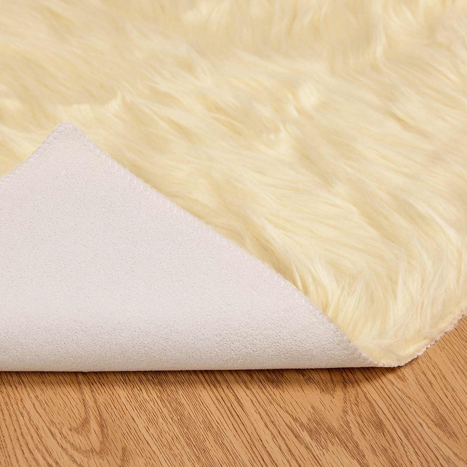 Tepih od umjetne ovčje kože TAFALLA Krem 60 x 110 cm Poliester